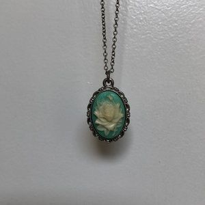 Silver chain flower necklace